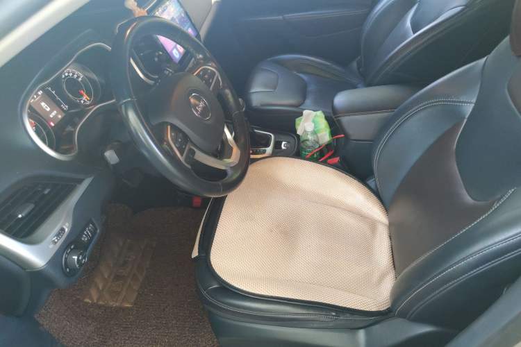 Used Jeep Cherokee 2016 2.4L Leading Edition Left Front Seat