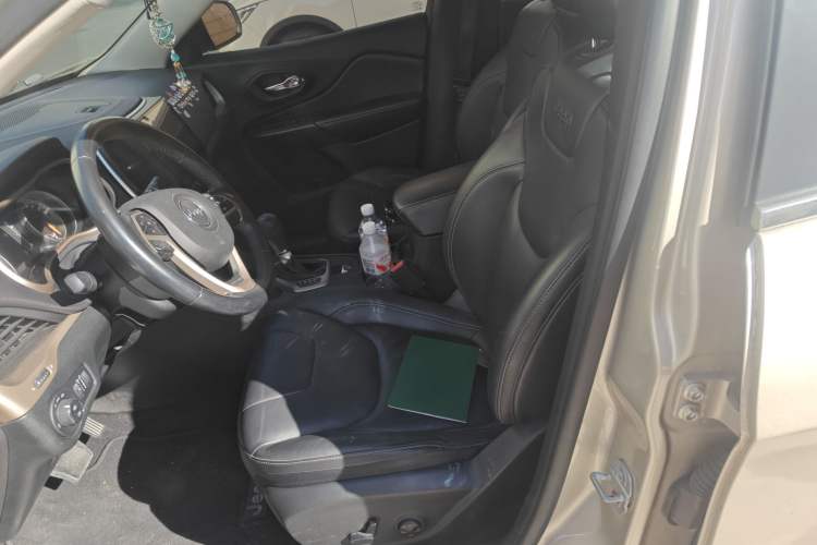 Used Jeep Cherokee 2016 2.4L Leading Edition Left Front Seat