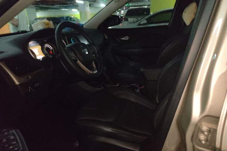 Used Jeep Cherokee 2016 2.4L Leading Smart Version Left Front Seat