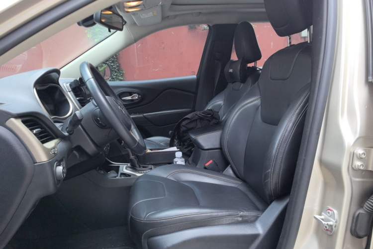 Used Jeep Cherokee 2016 2.0L Superior Edition Left Front Seat