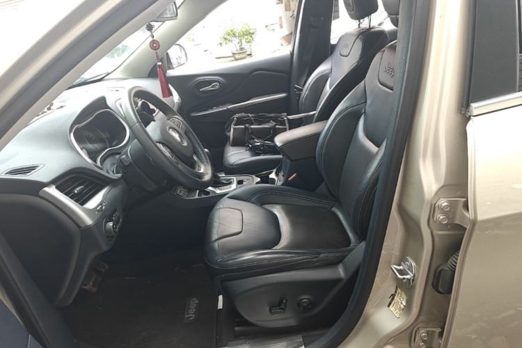 Used Jeep Cherokee 2016 2.4L Leading Edition Left Front Seat