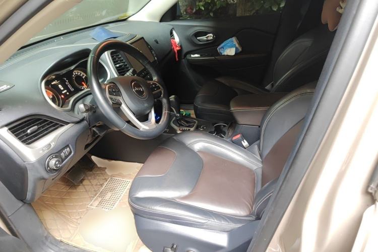 Used Jeep Cherokee 2016 2.4L Professional Edition Left Front Seat