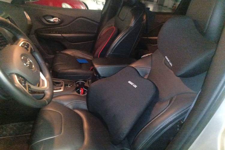 Used Jeep Cherokee 2016 2.0L Superior Edition Left Front Seat