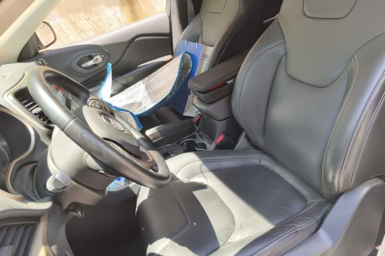 Used Jeep Cherokee 2016 2.4L Leading Edition Left Front Seat