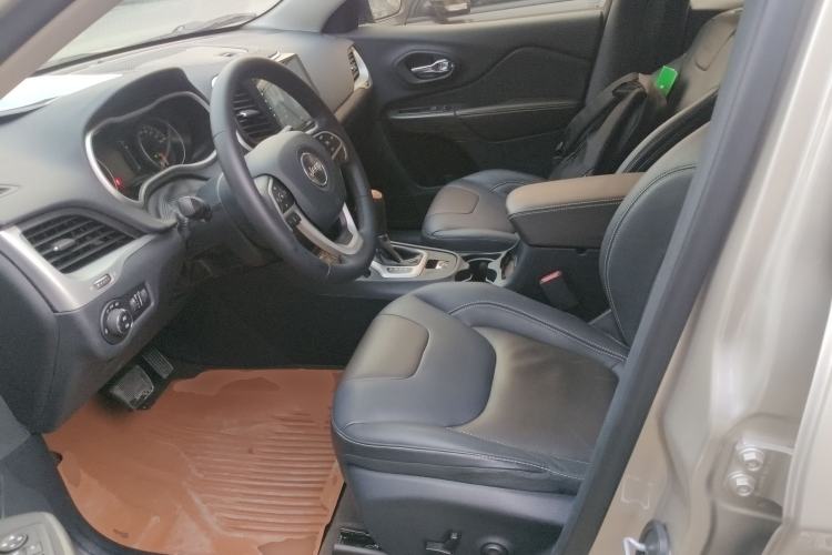 Used Jeep Cherokee 2016 2.4L Leading Edition Left Front Seat