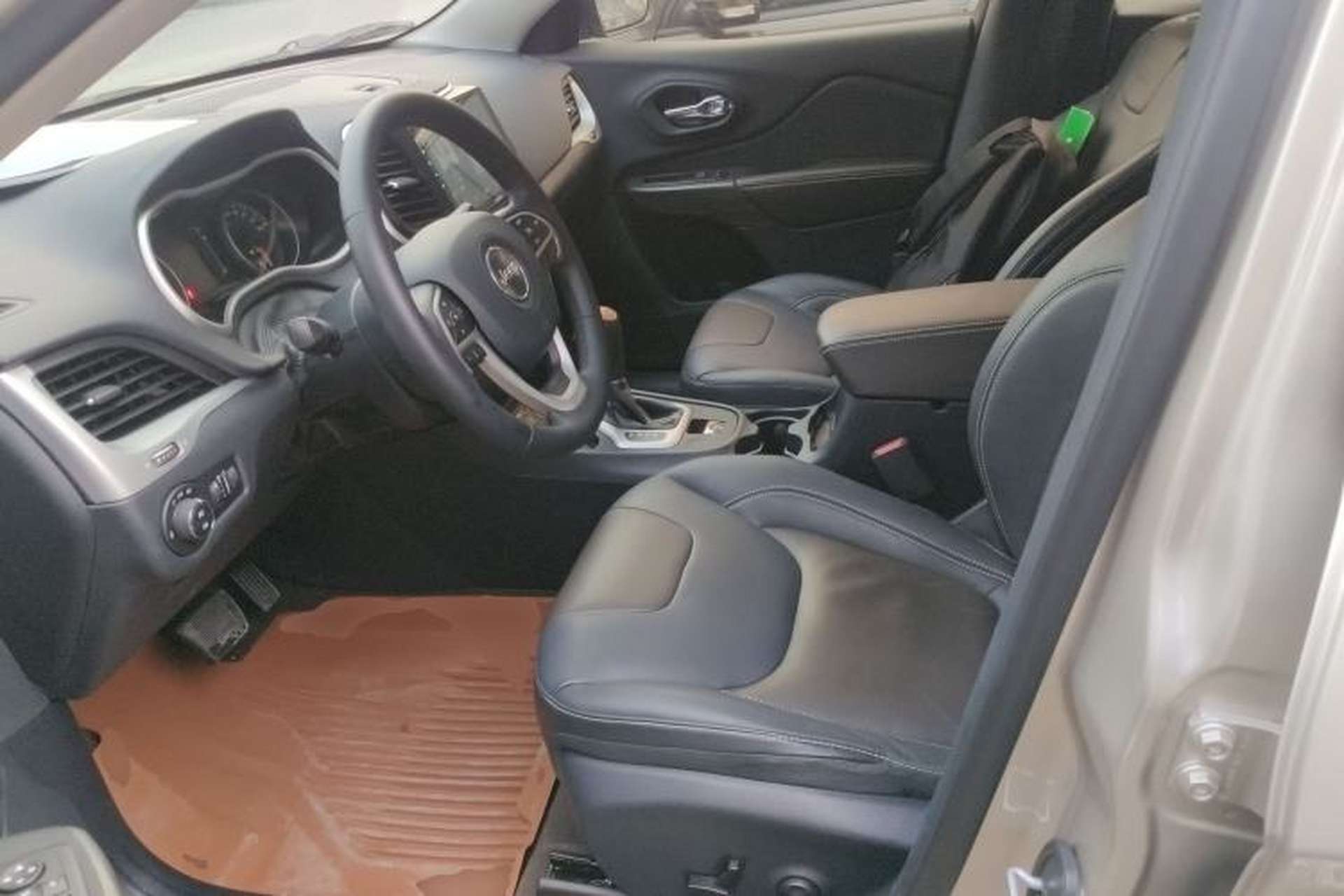 Used Jeep Cherokee 2016 2.4L Leading Edition Left Front Seat
