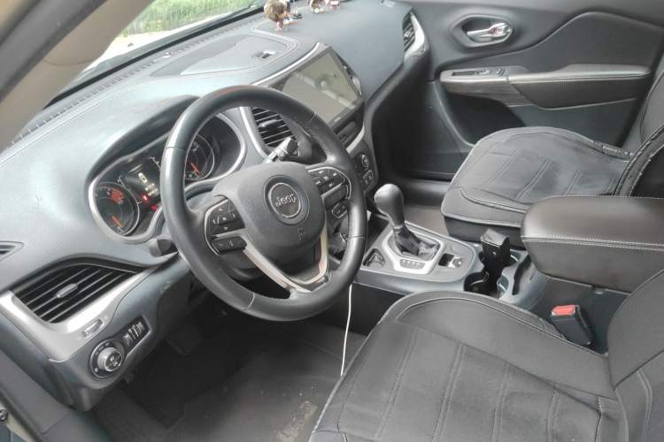Used Jeep Cherokee 2016 2.4L Leading Edition Left Front Seat