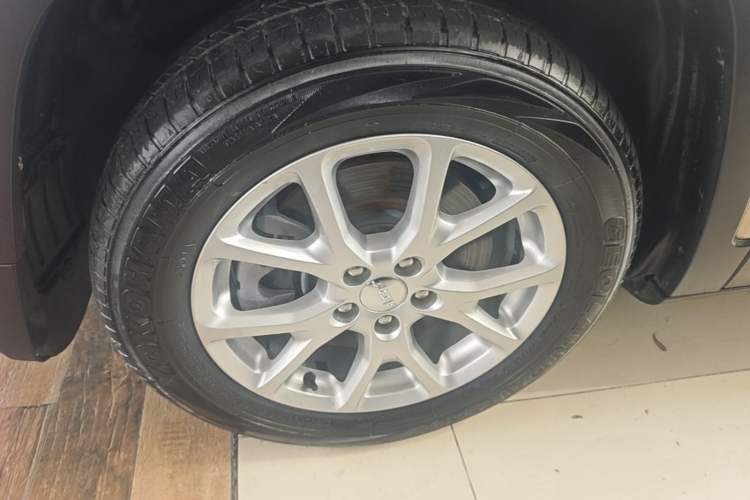 Used Jeep Cherokee 2016 2.4L Leading Edition Left Front Wheel Hub