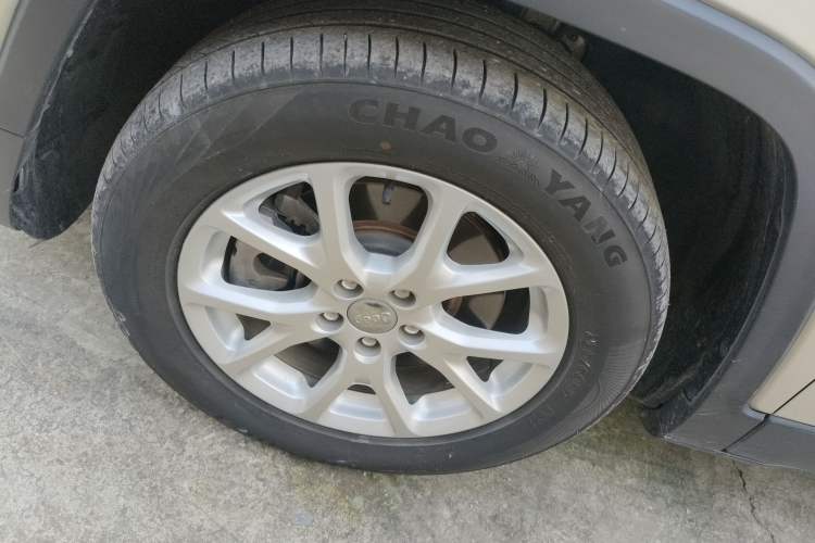 Used Jeep Cherokee 2016 2.4L Leading Edition Left Front Wheel Hub