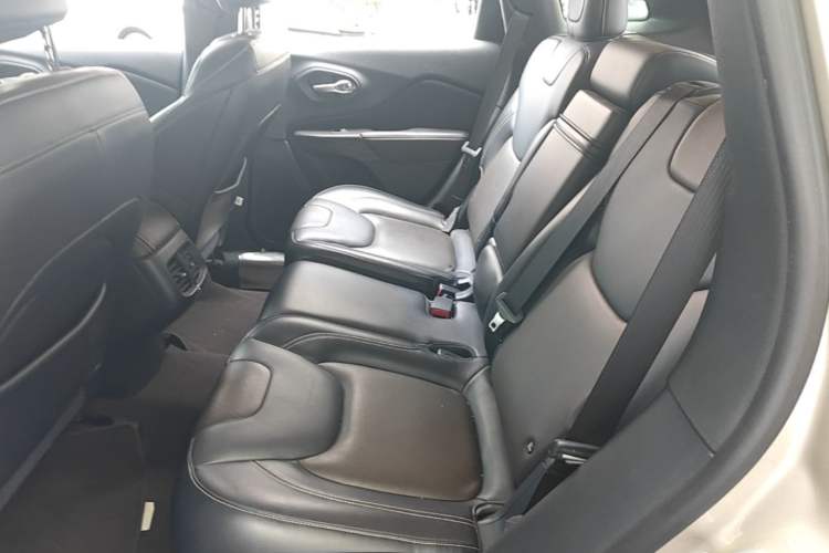 Used Jeep Cherokee 2016 2.4L Leading Edition Left Rear Seat