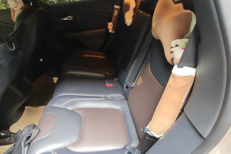 Used Jeep Cherokee 2016 2.4L Professional Edition Left Rear Seat