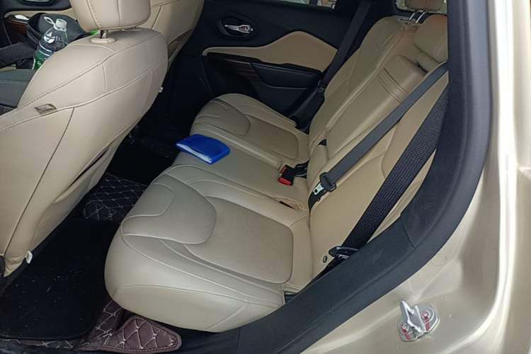 Used Jeep Cherokee 2016 2.0L Superior Edition Left Rear Seat