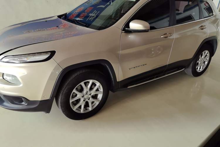 Used Jeep Cherokee 2016 2.4L Professional Smart Version Left Side
