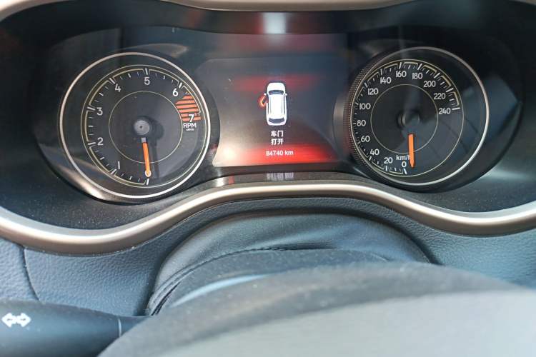 Used Jeep Cherokee 2016 2.0L Superior Edition Odometer Close Up