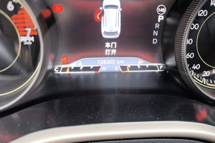 Used Jeep Cherokee 2016 2.0L Superior Edition Odometer Close Up