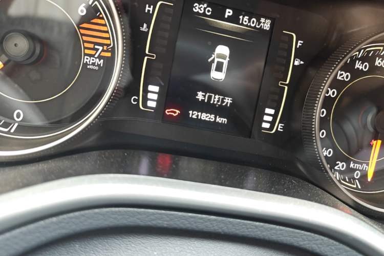 Used Jeep Cherokee 2016 2.4L Leading Edition Odometer Close Up