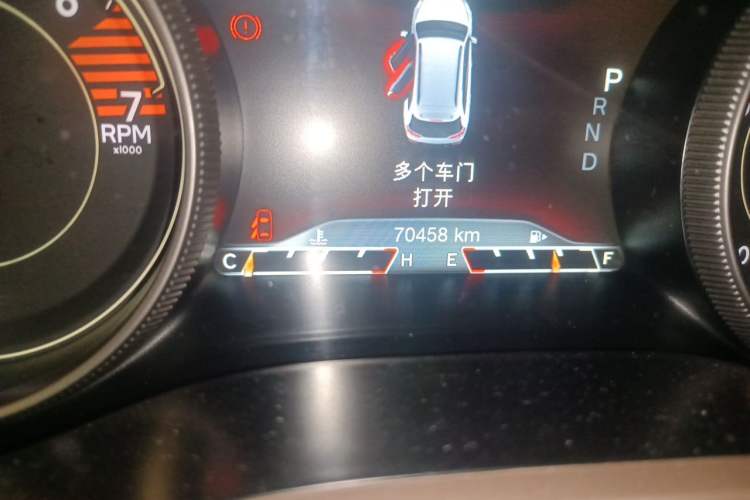 Used Jeep Cherokee 2016 2.0L Superior Edition Odometer Close Up