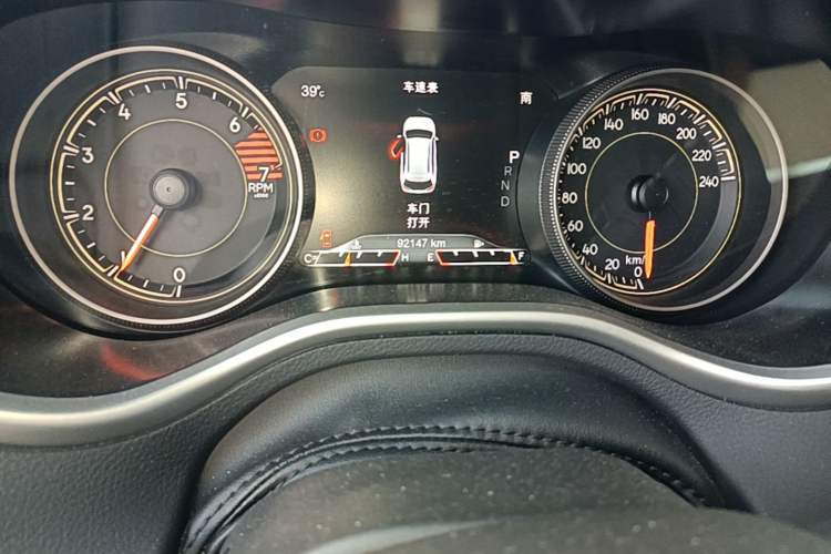 Used Jeep Cherokee 2016 2.0L Superior Edition Odometer Close Up