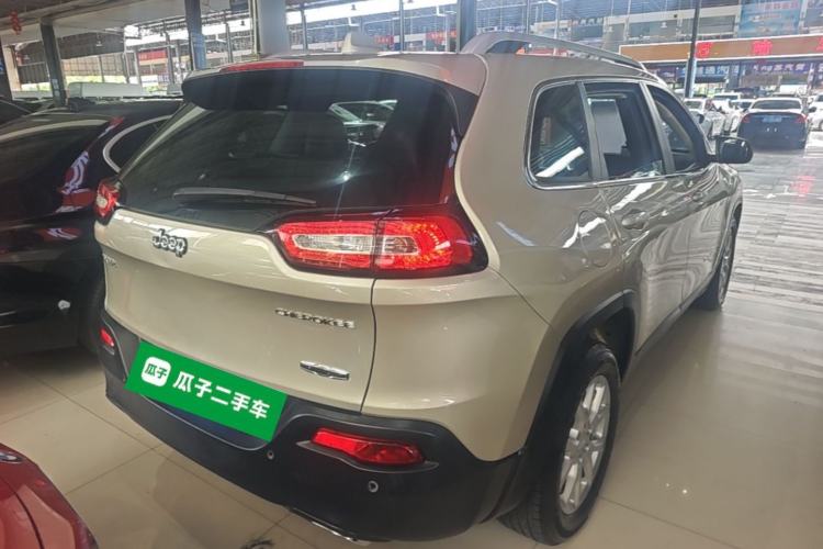 Used Jeep Cherokee 2016 2.4L Leading Edition Rear Right 45 Deg