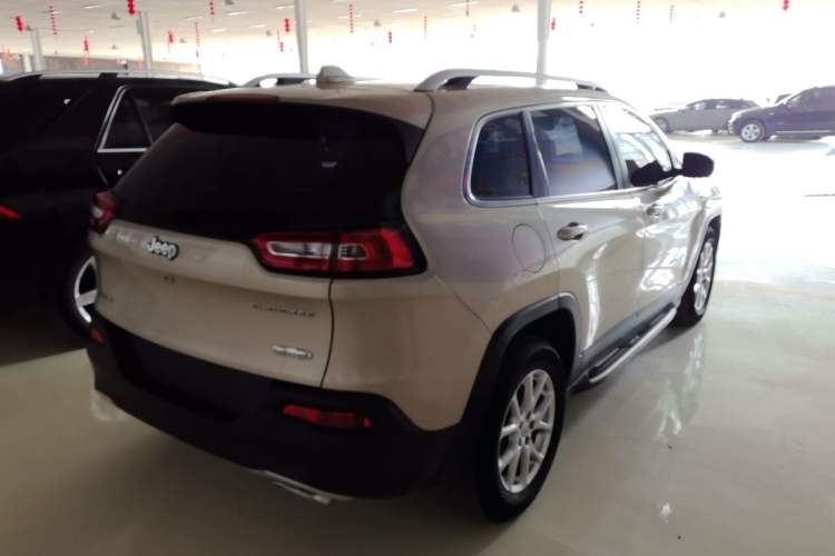 Used Jeep Cherokee 2016 2.4L Professional Smart Version Rear Right 45 Deg