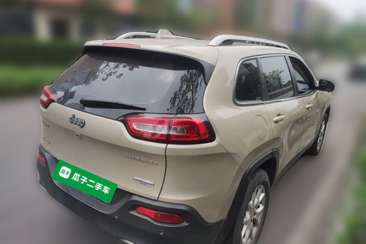 Used Jeep Cherokee 2016 2.4L Professional Smart Version Rear Right 45 Deg