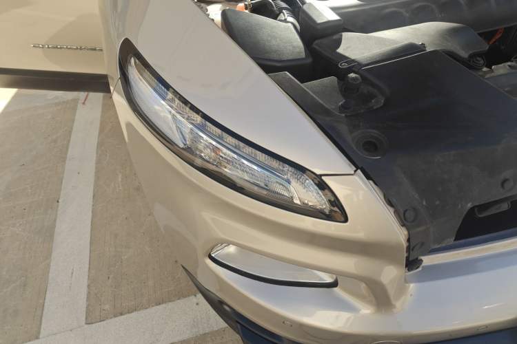 Used Jeep Cherokee 2016 2.4L Leading Edition Right Front Headlight