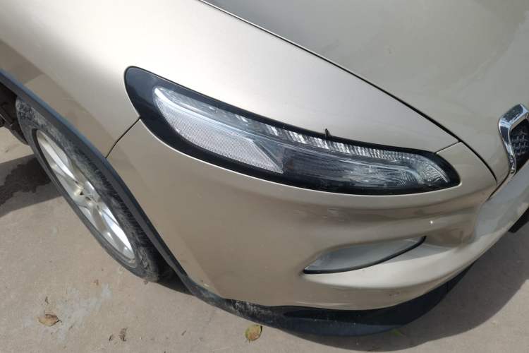 Used Jeep Cherokee 2016 2.0L Superior Edition Right Front Headlight