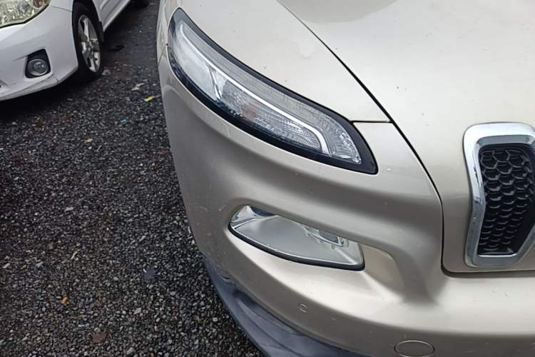 Used Jeep Cherokee 2016 2.4L Leading Smart Version Right Front Headlight