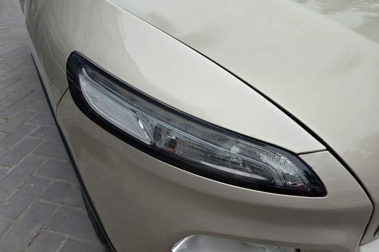 Used Jeep Cherokee 2016 2.4L Leading Edition Right Front Headlight