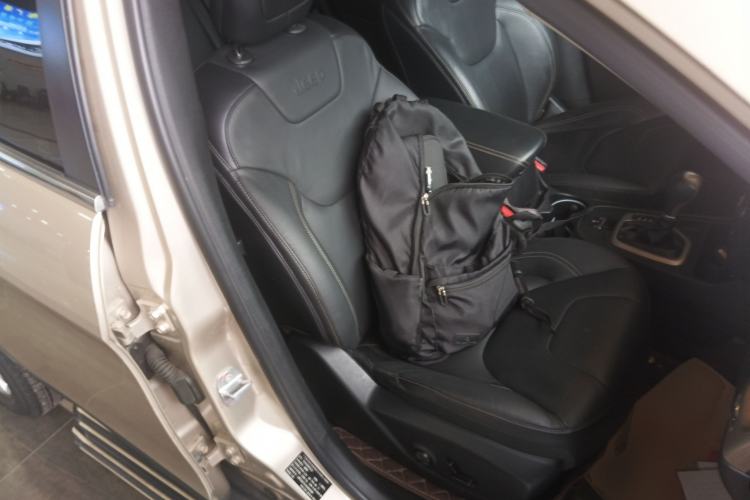 Used Jeep Cherokee 2016 2.0L Superior Edition Right Front Seat