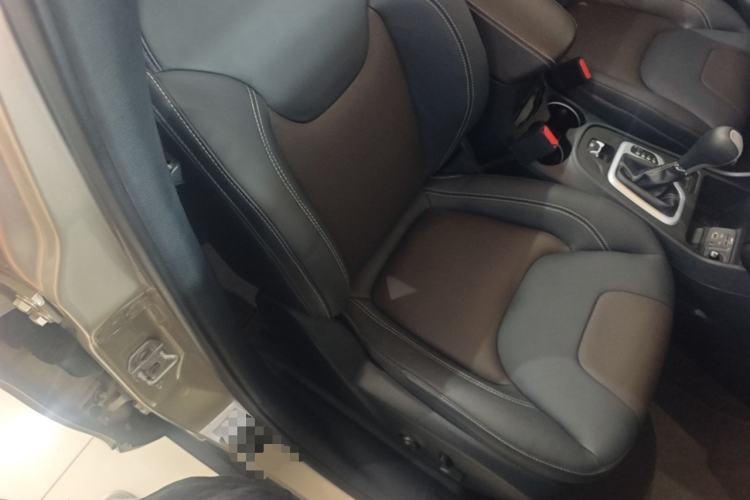 Used Jeep Cherokee 2016 2.4L Leading Edition Right Front Seat