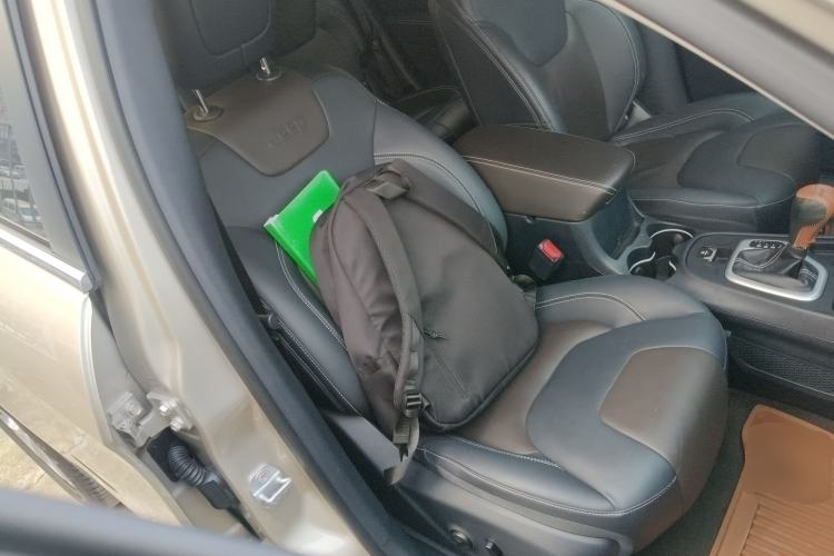 Used Jeep Cherokee 2016 2.4L Leading Edition Right Front Seat