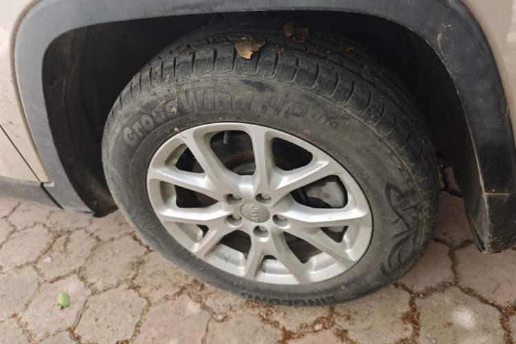 Used Jeep Cherokee 2016 2.4L Leading Edition Right Front Wheel Hub