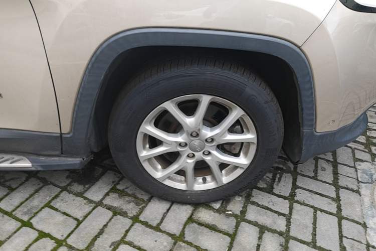 Used Jeep Cherokee 2016 2.4L Leading Edition Right Front Wheel Hub