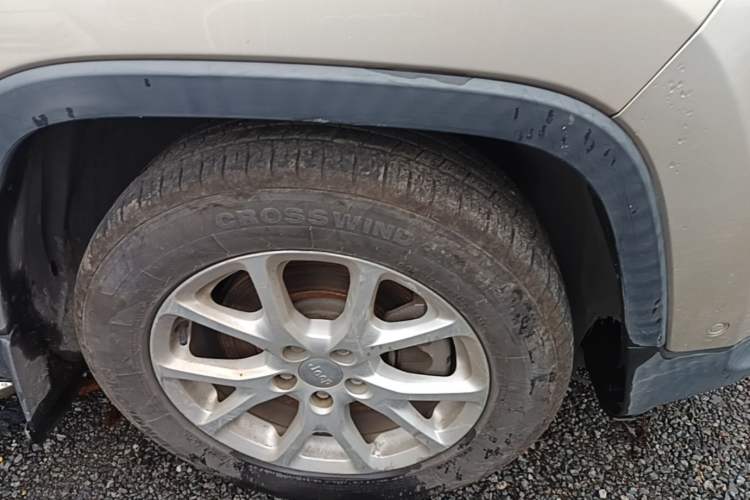 Used Jeep Cherokee 2016 2.4L Leading Smart Version Right Front Wheel Hub