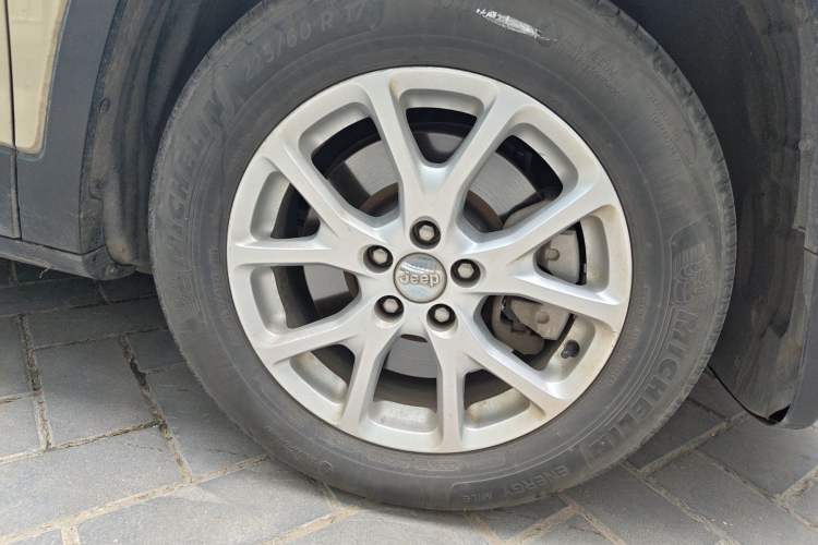 Used Jeep Cherokee 2016 2.4L Leading Edition Right Front Wheel Hub