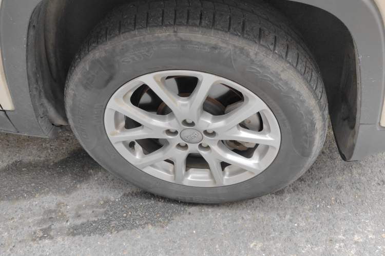 Used Jeep Cherokee 2016 2.4L Leading Edition Right Front Wheel Hub