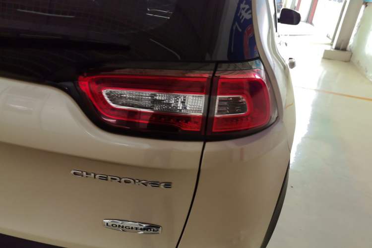 Used Jeep Cherokee 2016 2.4L Professional Smart Version Right Rear Taillight