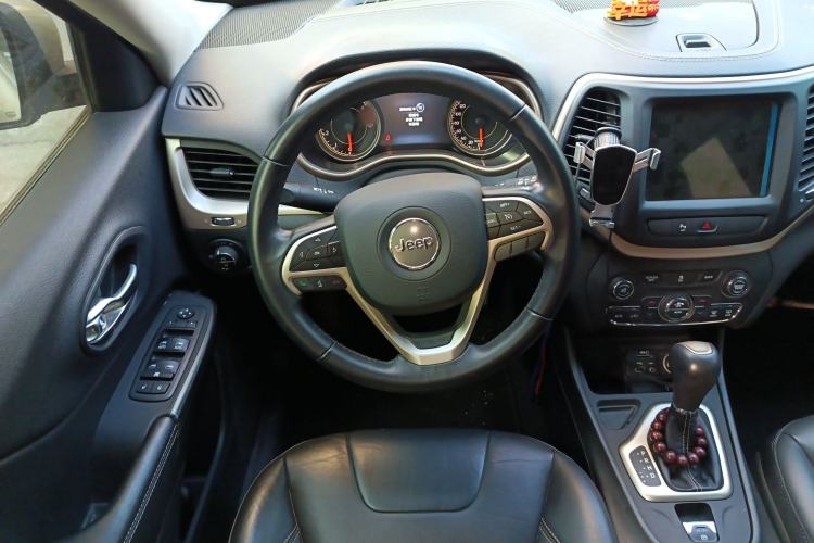 Used Jeep Cherokee 2016 2.0L Superior Edition Steering Wheel
