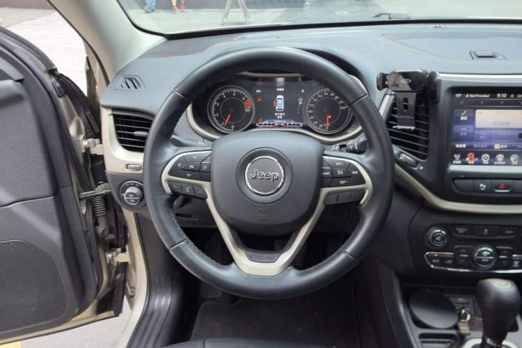 Used Jeep Cherokee 2016 2.0L Superior Edition Steering Wheel