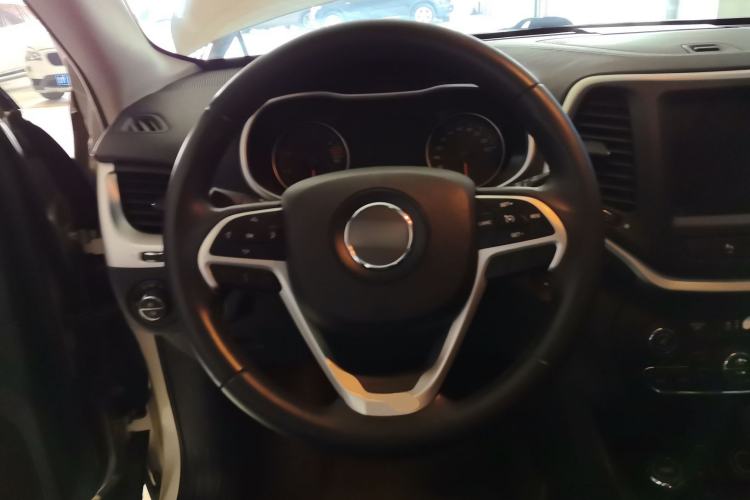 Used Jeep Cherokee 2016 2.4L Professional Smart Version Steering Wheel