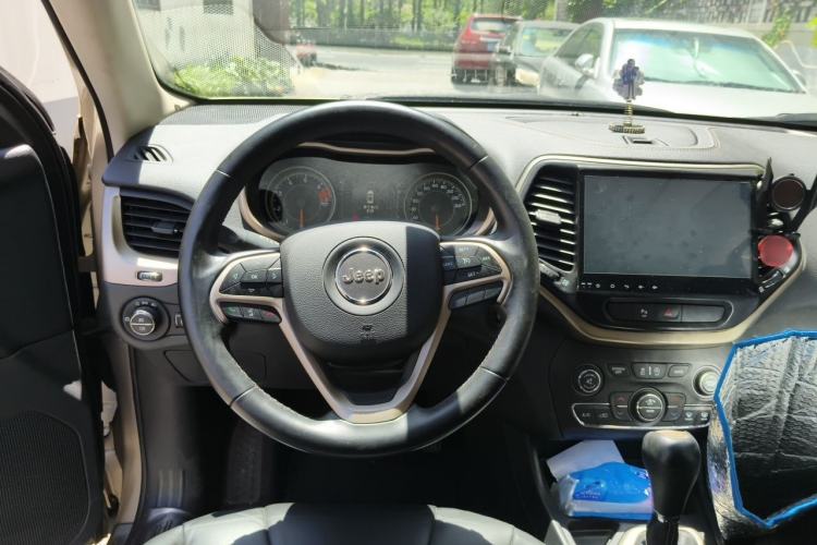 Used Jeep Cherokee 2016 2.4L Leading Edition Steering Wheel