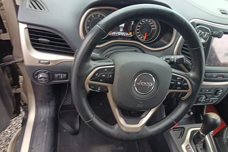 Used Jeep Cherokee 2016 2.4L Leading Smart Version Steering Wheel