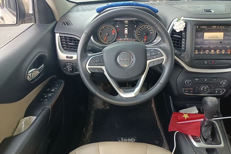 Used Jeep Cherokee 2016 2.0L Superior Edition Steering Wheel