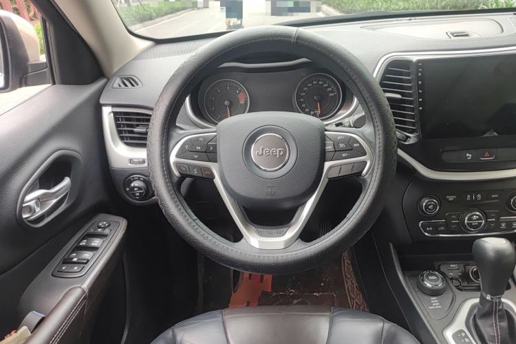 Used Jeep Cherokee 2016 2.4L Professional Smart Version Steering Wheel