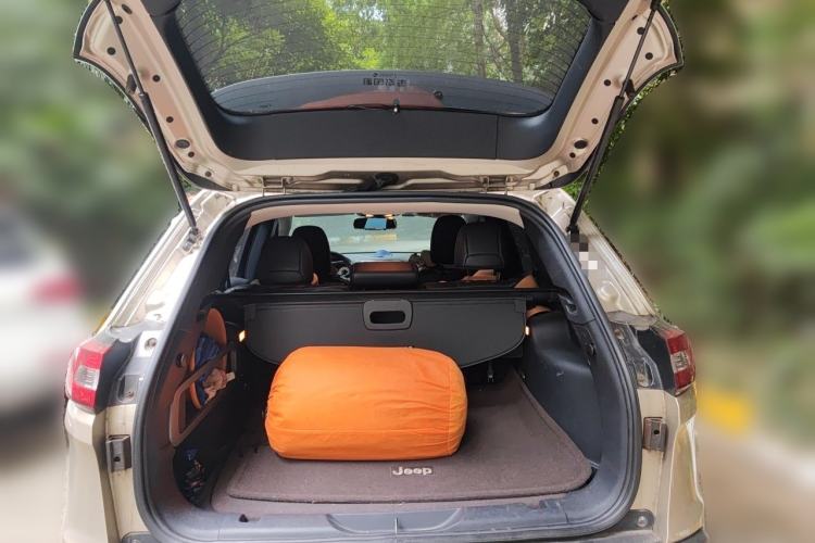 Used Jeep Cherokee 2016 2.4L Professional Edition Trunk