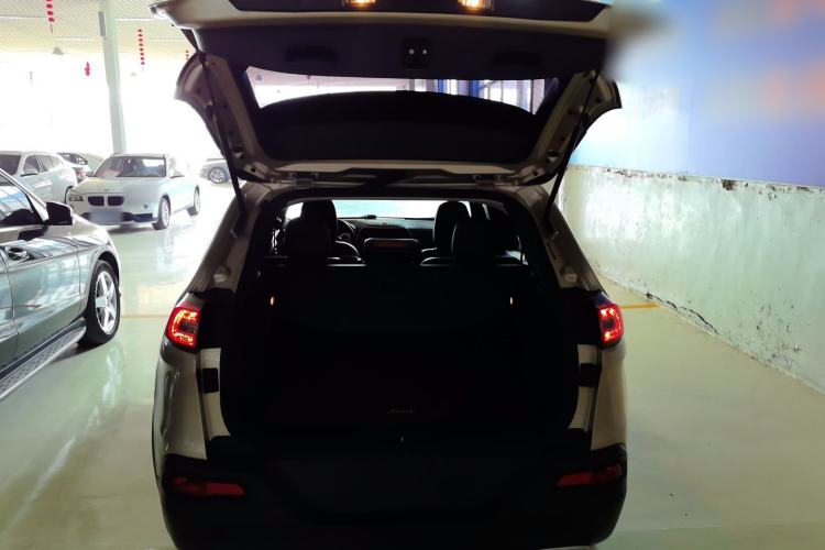 Used Jeep Cherokee 2016 2.4L Professional Smart Version Trunk