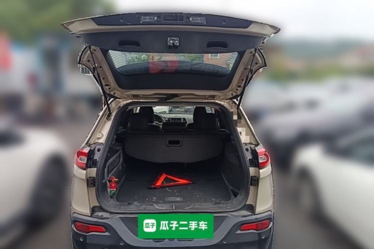 Used Jeep Cherokee 2016 2.4L Leading Smart Version Trunk