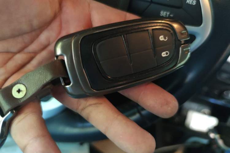 Used Jeep Cherokee 2016 2.4L Leading Edition Vehicle Key