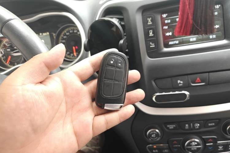 Used Jeep Cherokee 2016 2.4L Leading Edition Vehicle Key